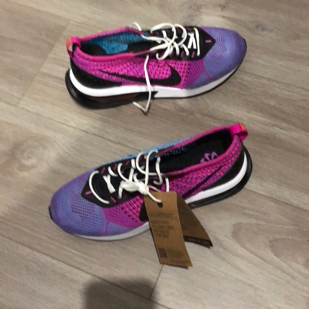 Nike flyknit women’s size 9.5 bright  purple color